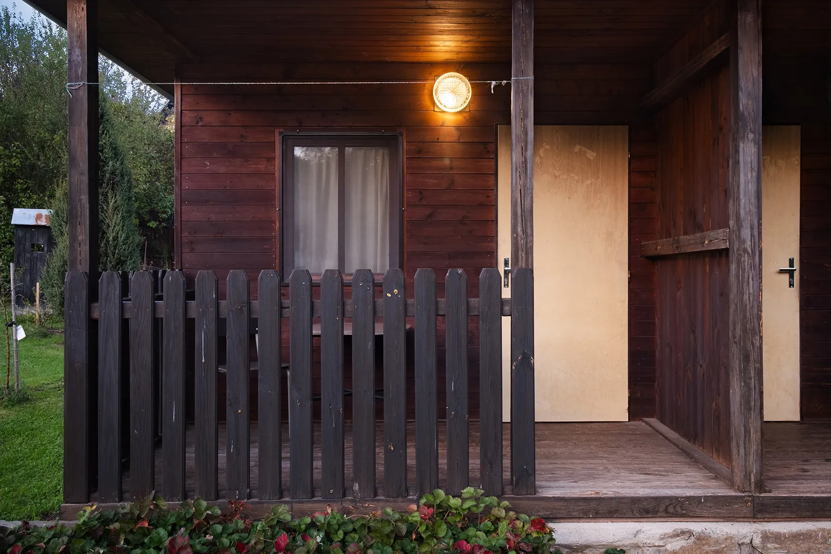 Room in a cabin by the main gate