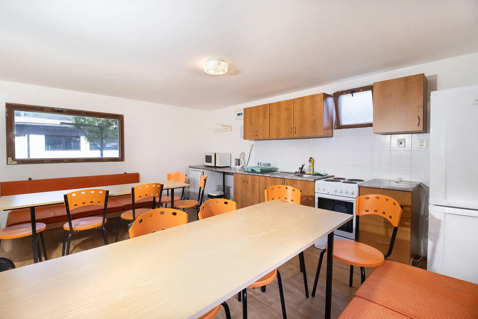 Kitchenette equipment